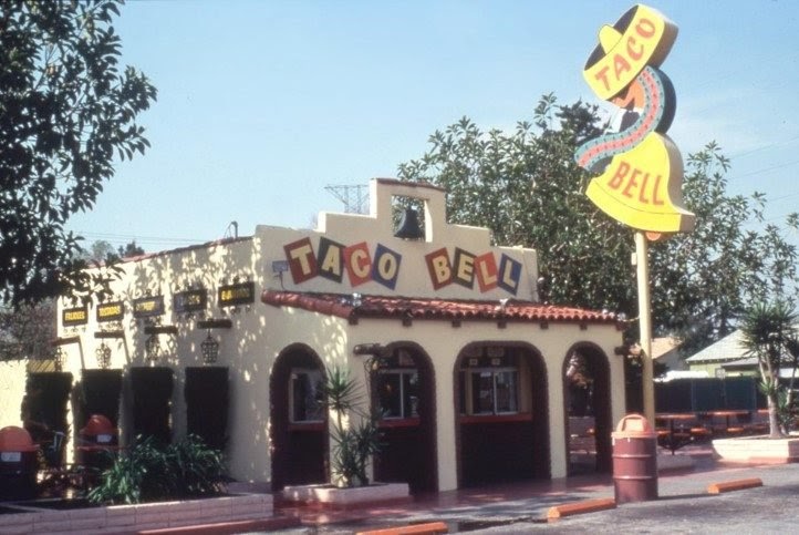 in-1962-glen-bell-opened-the-first-taco-bell-in-downey-california